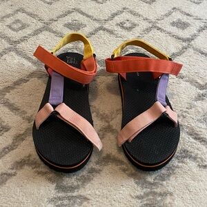 Time and Tru Multicolor Sandals
